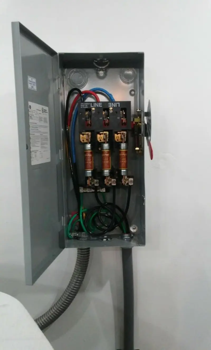 Three-phase disconnect switch installed for Smoke Detector Installation in Desert Aire
